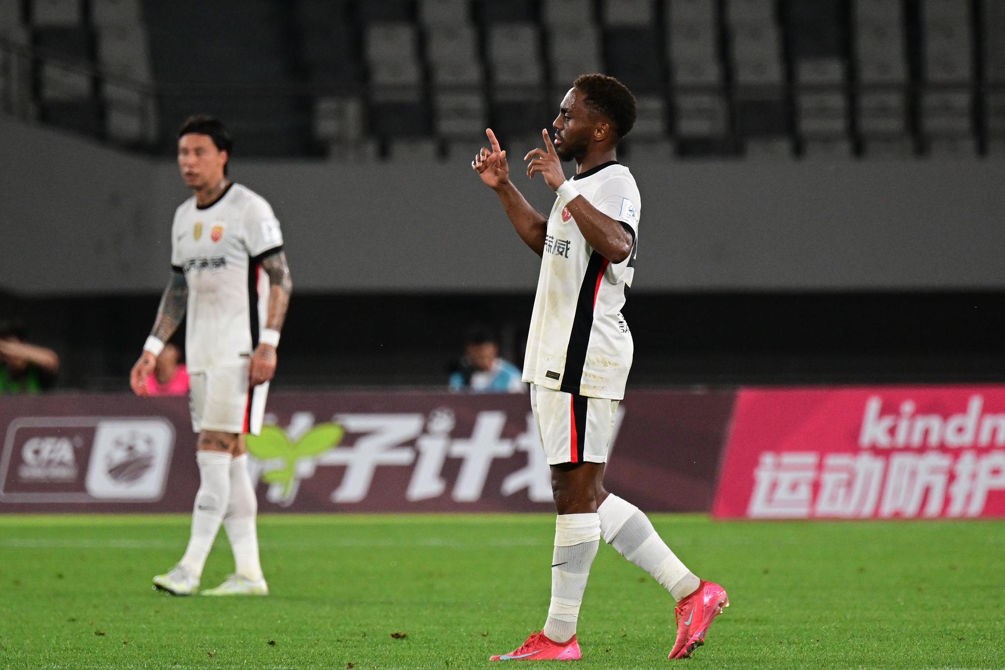 美高梅官网首页-今晚西甲传出新动向,多伦多猛龙远射贴柱,管理层表态——球迷炸锅,轮换策略成焦点