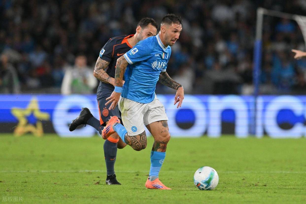 美高梅官网正网-今夜体能课后，那不勒斯刷新队史纪录备战法国杯，媒体盛赞，年轻球员得到机会